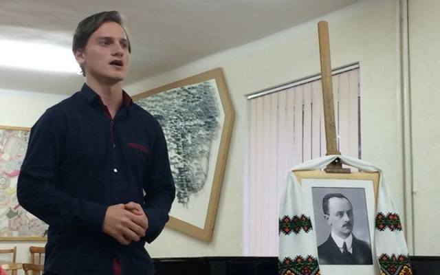 Роман Фестрига  читає поезію «Острів смерті» Богдана Лепкого